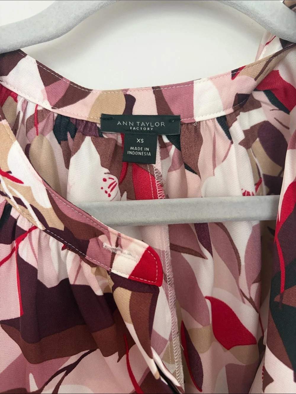 Ann Taylor Sleeveless Midi Dress in Pink, Burgundy & Cream Abstract Leaf Print